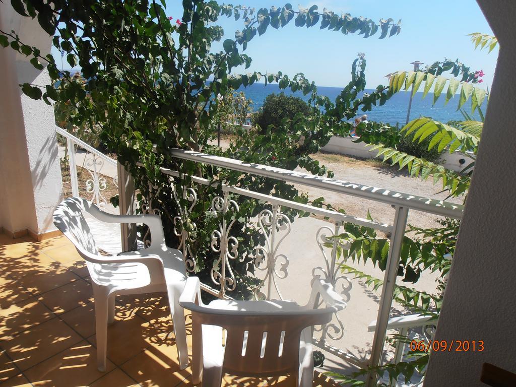Iro Apartments Paralia Agias Foteinis Eksteriør billede